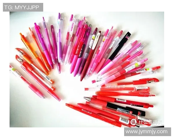 梅西C罗限量版足球笔袋精美设计 学习办公两不误 经典球星收藏必备